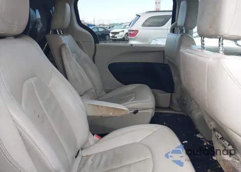 2018 Chrysler Pacifica Hybrid Touring L z USA, uszkodzony, nr VIN 2C4RC1L79JR262247